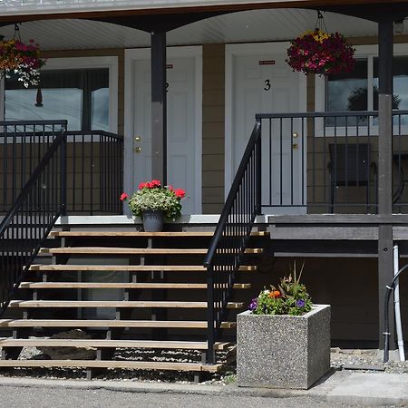94 Motel & Rv Park 100 Mile House Экстерьер фото